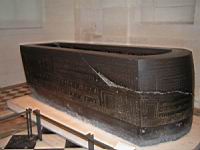 Cuve du sarcophage de Djedhor (4e av JC, musee du Louvre).jpg