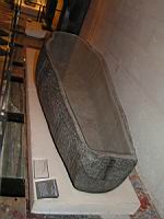 Sarcophage d'Inouia grand intendant de Memphis (v. -1300, Saqqara, diorite, musee du Louvre).jpg