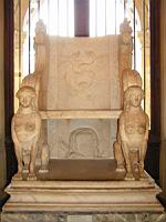 Trone d'une pretresse de Ceres (Grece) (Musee du Louvre) (1).jpg
