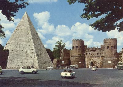 Pyramide porte de St Paul